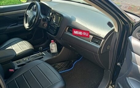 Mitsubishi Outlander III рестайлинг 3, 2014 год, 1 380 000 рублей, 9 фотография