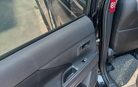 Mitsubishi Outlander III рестайлинг 3, 2014 год, 1 380 000 рублей, 14 фотография
