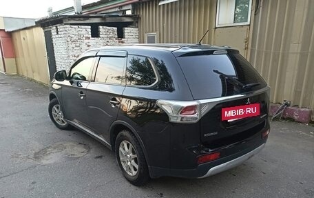 Mitsubishi Outlander III рестайлинг 3, 2014 год, 1 380 000 рублей, 2 фотография