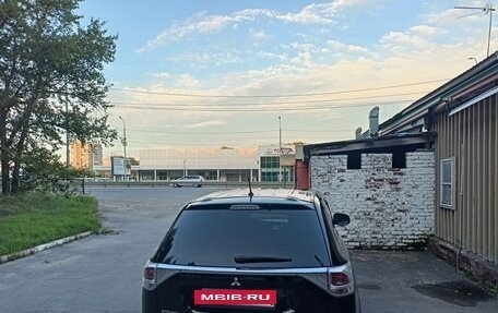 Mitsubishi Outlander III рестайлинг 3, 2014 год, 1 380 000 рублей, 6 фотография