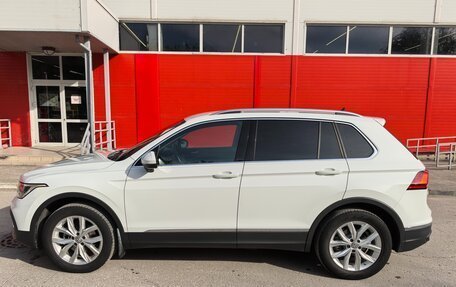 Volkswagen Tiguan II, 2021 год, 2 680 000 рублей, 2 фотография