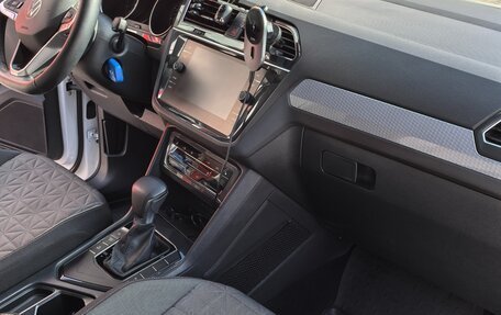 Volkswagen Tiguan II, 2021 год, 2 680 000 рублей, 9 фотография
