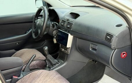 Toyota Avensis III рестайлинг, 2004 год, 640 000 рублей, 11 фотография