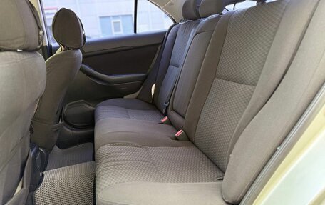 Toyota Avensis III рестайлинг, 2004 год, 640 000 рублей, 10 фотография
