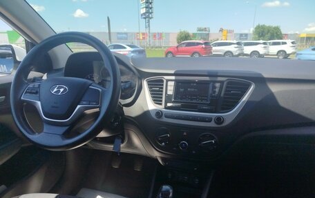 Hyundai Solaris II рестайлинг, 2017 год, 1 050 000 рублей, 11 фотография
