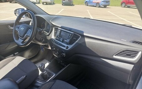 Hyundai Solaris II рестайлинг, 2017 год, 1 050 000 рублей, 10 фотография
