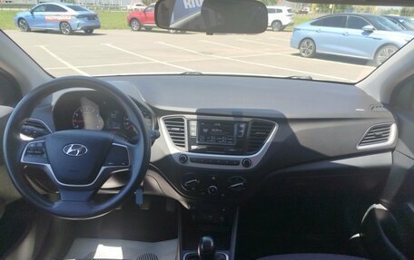 Hyundai Solaris II рестайлинг, 2017 год, 1 050 000 рублей, 12 фотография