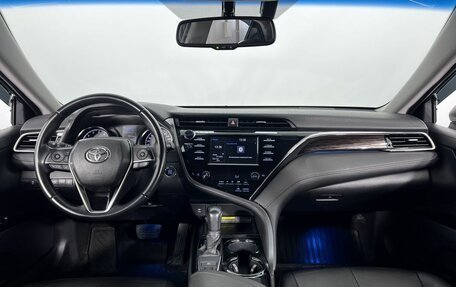 Toyota Camry, 2018 год, 2 490 000 рублей, 14 фотография