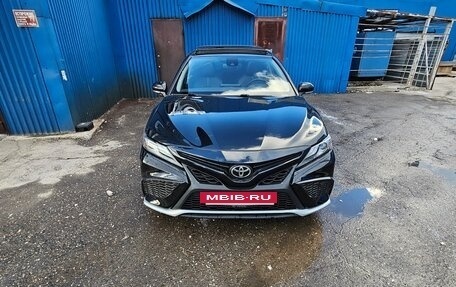 Toyota Camry, 2021 год, 3 300 000 рублей, 4 фотография