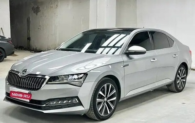Skoda Superb III рестайлинг, 2022 год, 1 800 004 рублей, 1 фотография