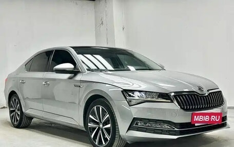 Skoda Superb III рестайлинг, 2022 год, 1 800 004 рублей, 3 фотография