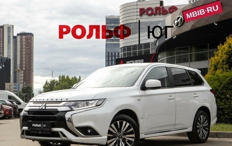 Mitsubishi Outlander III рестайлинг 3, 2022 год, 2 428 000 рублей, 1 фотография