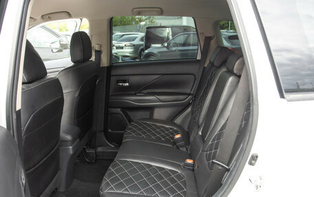Mitsubishi Outlander III рестайлинг 3, 2022 год, 2 428 000 рублей, 9 фотография