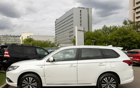 Mitsubishi Outlander III рестайлинг 3, 2022 год, 2 428 000 рублей, 7 фотография
