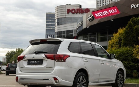 Mitsubishi Outlander III рестайлинг 3, 2022 год, 2 428 000 рублей, 4 фотография
