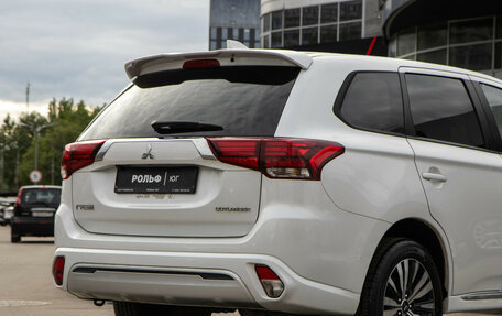 Mitsubishi Outlander III рестайлинг 3, 2022 год, 2 428 000 рублей, 16 фотография