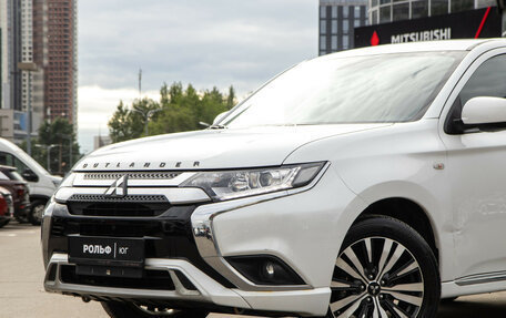 Mitsubishi Outlander III рестайлинг 3, 2022 год, 2 428 000 рублей, 15 фотография