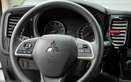 Mitsubishi Outlander III рестайлинг 3, 2022 год, 2 428 000 рублей, 11 фотография