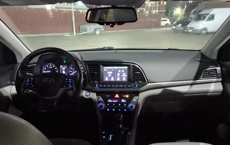 Hyundai Elantra VI рестайлинг, 2017 год, 1 500 000 рублей, 13 фотография