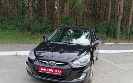 Hyundai Solaris II рестайлинг, 2011 год, 620 000 рублей, 1 фотография