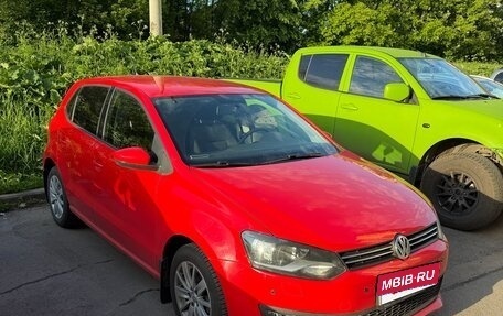 Volkswagen Polo VI (EU Market), 2011 год, 900 000 рублей, 2 фотография