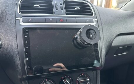 Volkswagen Polo VI (EU Market), 2011 год, 700 000 рублей, 21 фотография