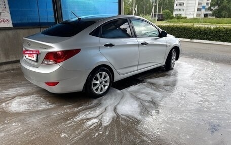 Hyundai Solaris II рестайлинг, 2012 год, 800 000 рублей, 7 фотография