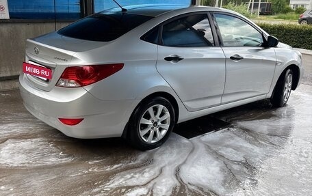 Hyundai Solaris II рестайлинг, 2012 год, 800 000 рублей, 8 фотография