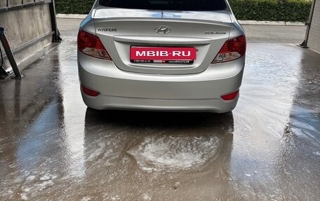 Hyundai Solaris II рестайлинг, 2012 год, 800 000 рублей, 9 фотография