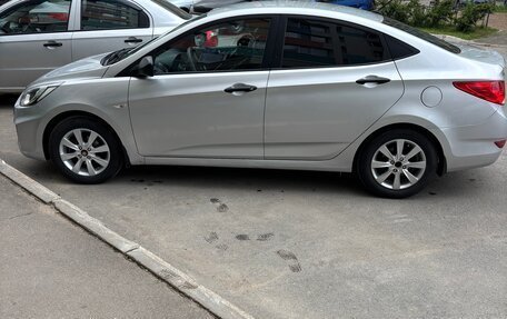 Hyundai Solaris II рестайлинг, 2012 год, 800 000 рублей, 18 фотография