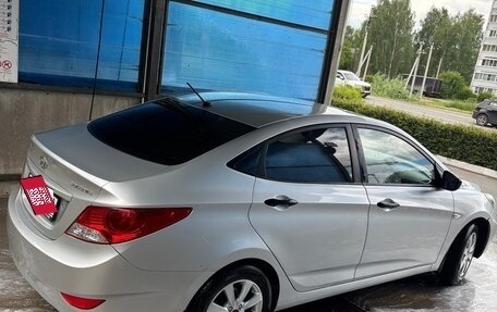 Hyundai Solaris II рестайлинг, 2012 год, 800 000 рублей, 14 фотография