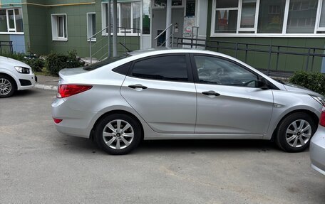 Hyundai Solaris II рестайлинг, 2012 год, 800 000 рублей, 19 фотография