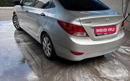 Hyundai Solaris II рестайлинг, 2012 год, 800 000 рублей, 10 фотография