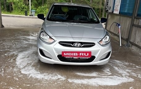 Hyundai Solaris II рестайлинг, 2012 год, 800 000 рублей, 12 фотография
