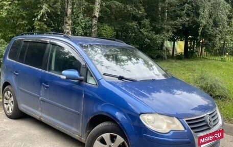 Volkswagen Touran III, 2007 год, 500 000 рублей, 2 фотография