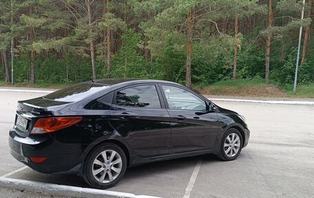 Hyundai Solaris II рестайлинг, 2011 год, 620 000 рублей, 5 фотография