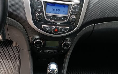 Hyundai Solaris II рестайлинг, 2011 год, 620 000 рублей, 9 фотография