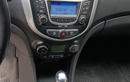 Hyundai Solaris II рестайлинг, 2011 год, 620 000 рублей, 10 фотография