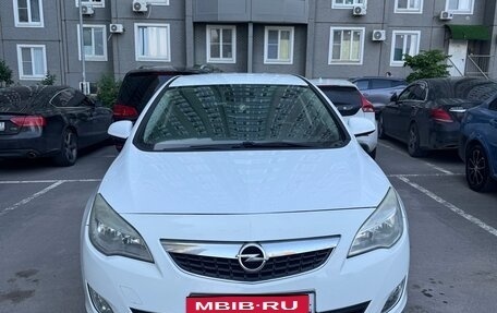 Opel Astra J, 2011 год, 770 000 рублей, 1 фотография