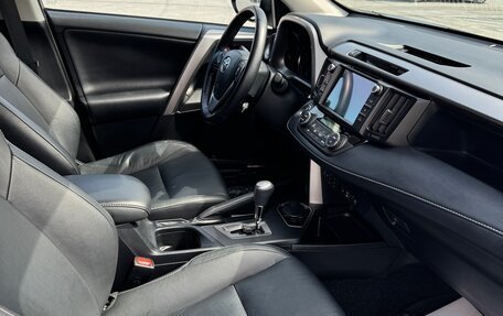 Toyota RAV4, 2019 год, 3 200 000 рублей, 8 фотография