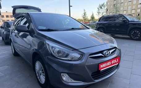 Hyundai Solaris II рестайлинг, 2012 год, 1 000 000 рублей, 5 фотография