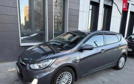 Hyundai Solaris II рестайлинг, 2012 год, 1 000 000 рублей, 10 фотография
