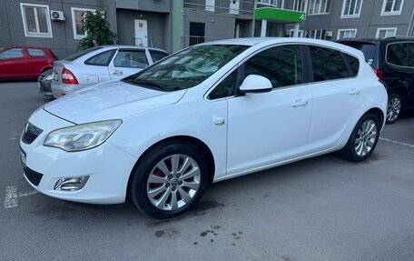 Opel Astra J, 2011 год, 770 000 рублей, 2 фотография