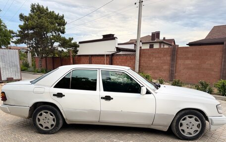 Mercedes-Benz E-Класс, 1993 год, 250 000 рублей, 2 фотография