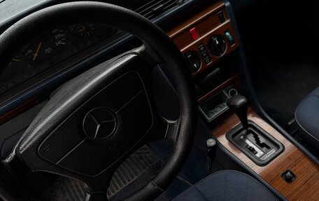Mercedes-Benz E-Класс, 1993 год, 250 000 рублей, 8 фотография
