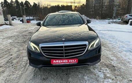 Mercedes-Benz E-Класс, 2019 год, 2 600 000 рублей, 2 фотография