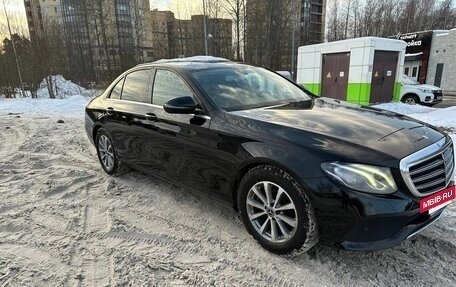 Mercedes-Benz E-Класс, 2019 год, 2 600 000 рублей, 3 фотография