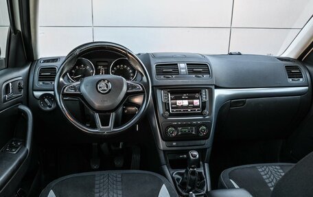 Skoda Yeti I рестайлинг, 2015 год, 1 014 000 рублей, 6 фотография