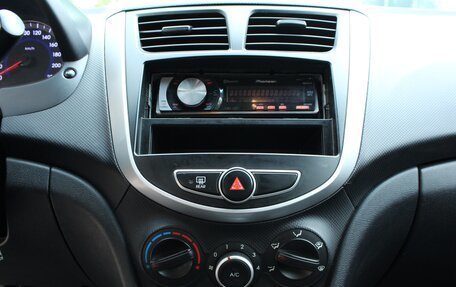 Hyundai Solaris II рестайлинг, 2013 год, 950 000 рублей, 11 фотография