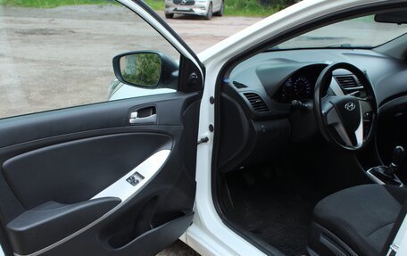 Hyundai Solaris II рестайлинг, 2013 год, 950 000 рублей, 14 фотография